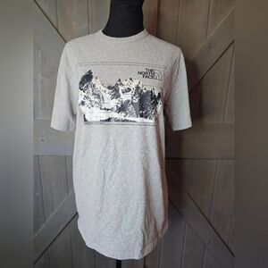 Men's North Face Tshirt sz Medium